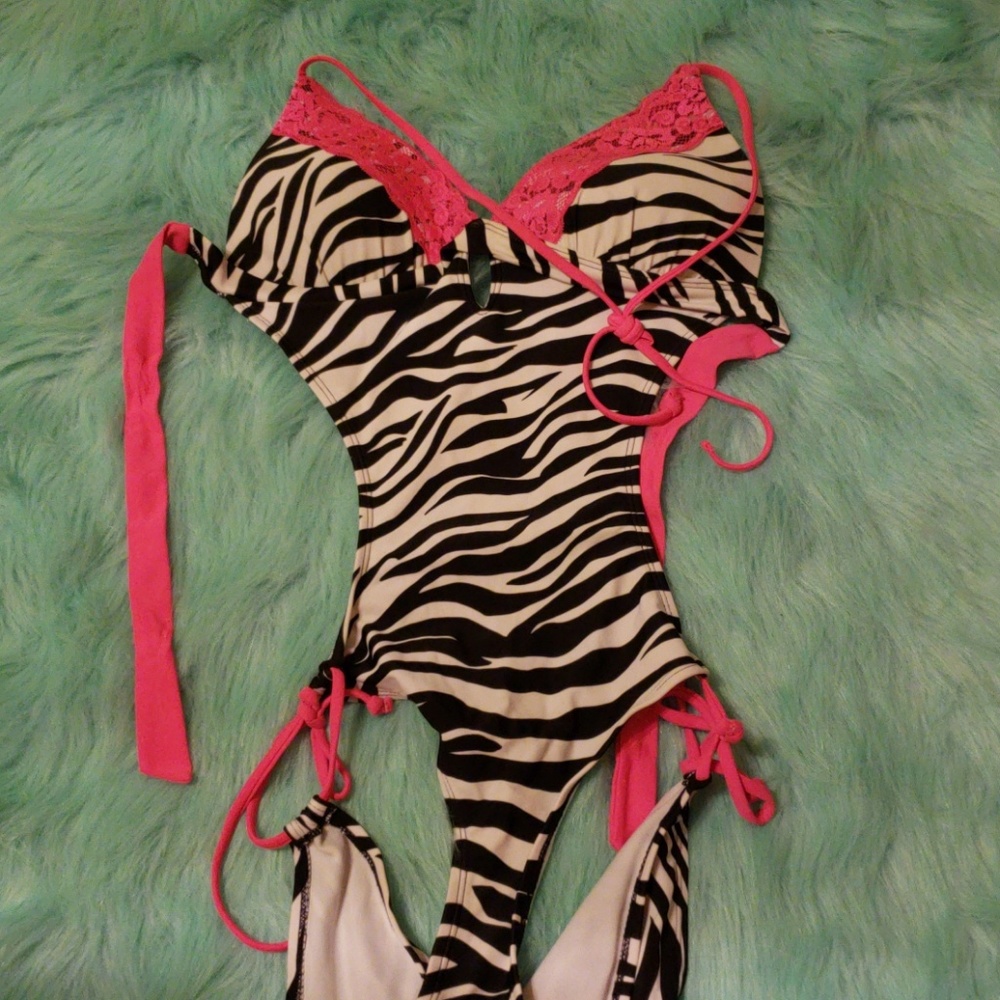 Zebra bath n suit